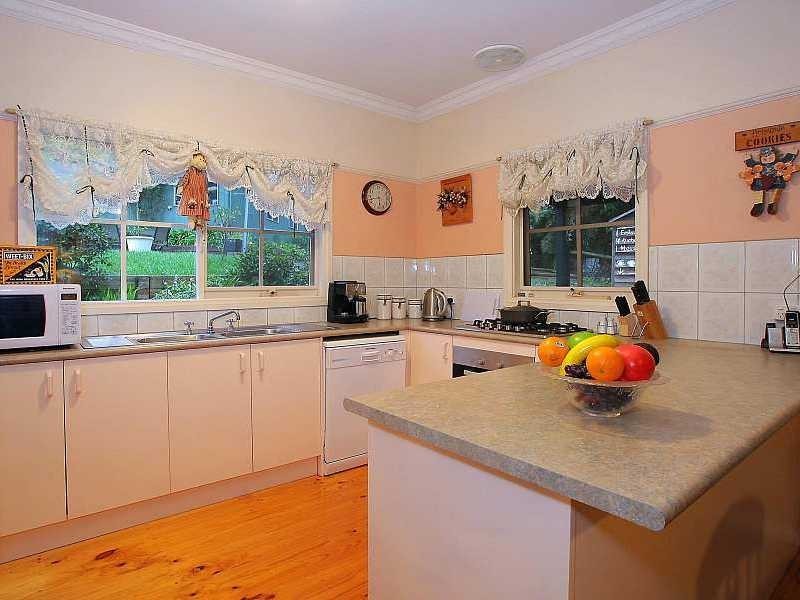 13 Vista Drive, Emerald VIC 3782