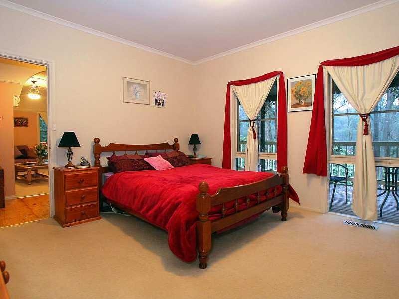 13 Vista Drive, Emerald VIC 3782