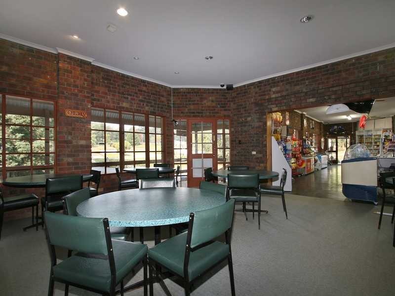 4 Bailey Road, Cockatoo VIC 3781