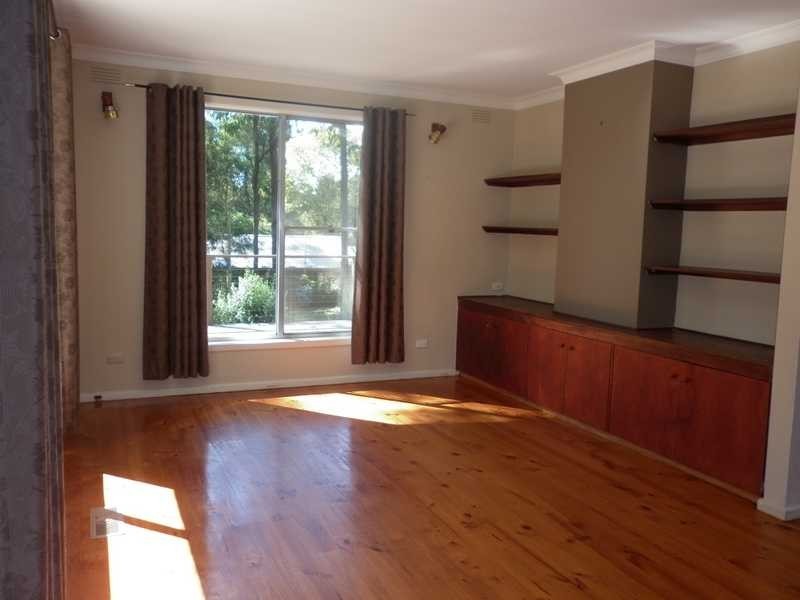 13 Mackenzie Street, Cockatoo VIC 3781