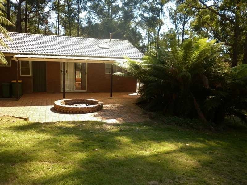 13 Mackenzie Street, Cockatoo VIC 3781