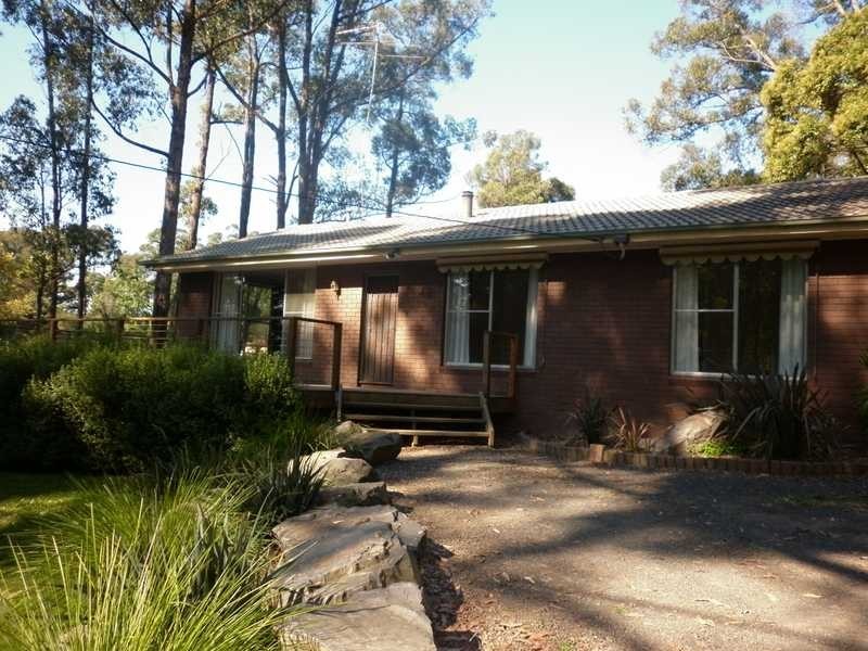 13 Mackenzie Street, Cockatoo VIC 3781