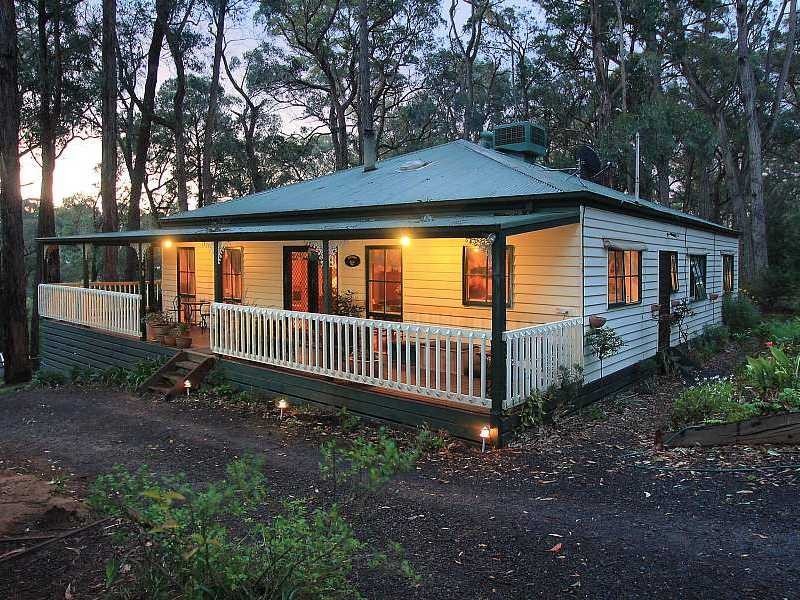 13 Vista Drive, Emerald VIC 3782