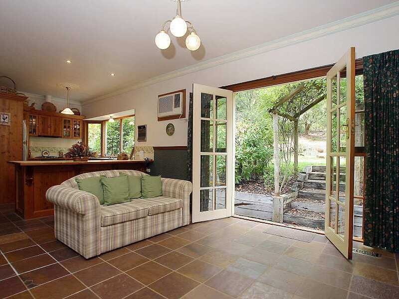 44 First Avenue, Cockatoo VIC 3781