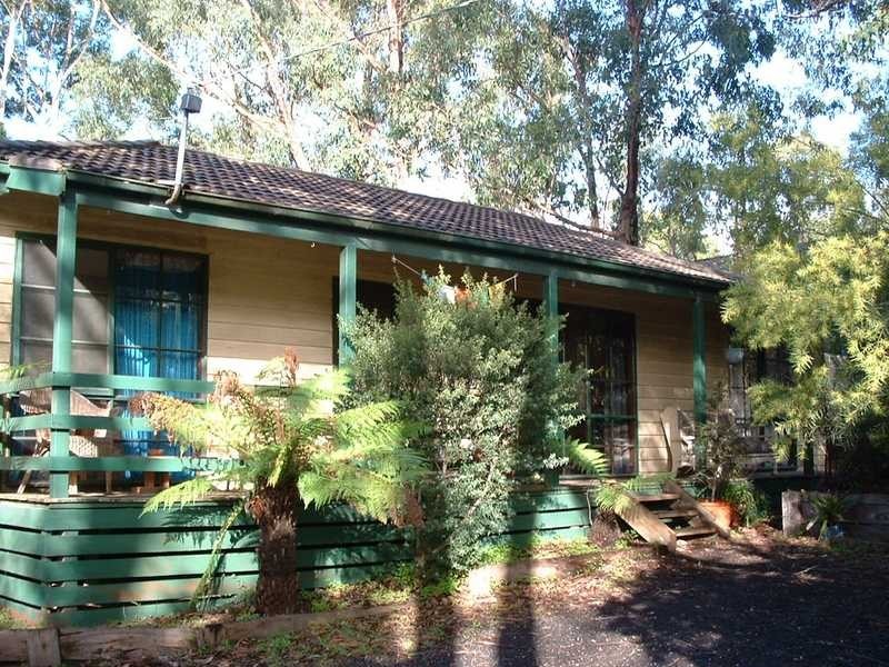 14 Birdwood Avenue, Cockatoo VIC 3781