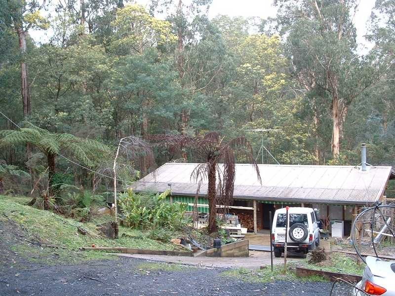 35 Mountain Road, Cockatoo VIC 3781