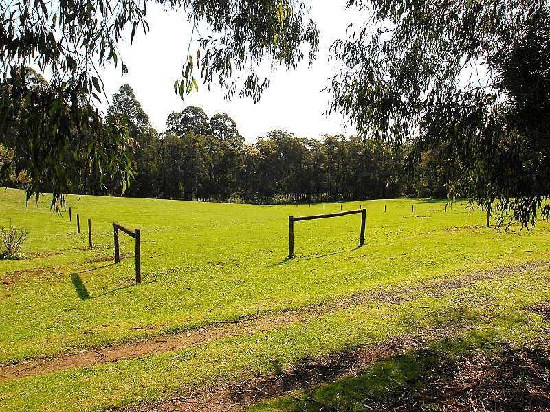 695 Beenak East Rd, Gembrook VIC 3783