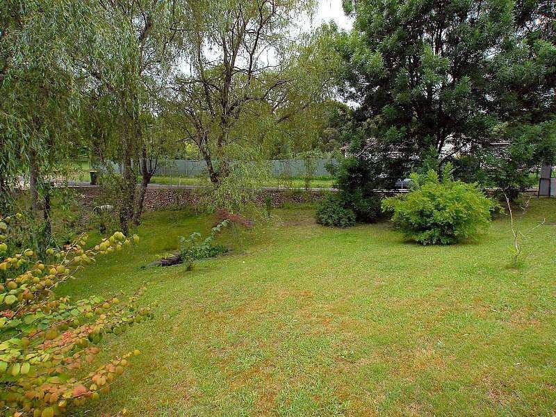 7 Boronia Crescent, Cockatoo VIC 3781