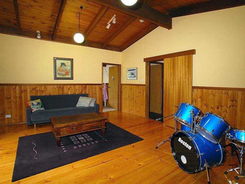 2 Colin Avenue, Cockatoo VIC 3781