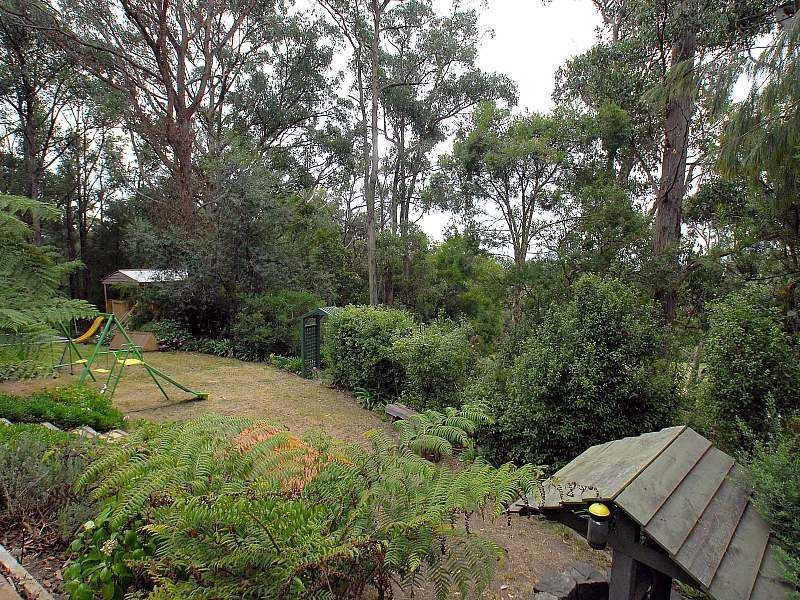 2 Colin Avenue, Cockatoo VIC 3781