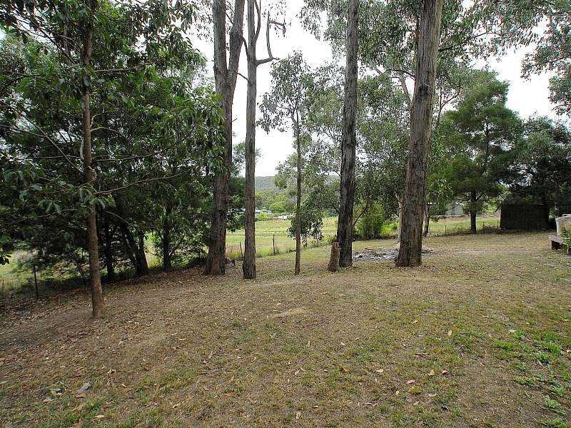 2 Colin Avenue, Cockatoo VIC 3781