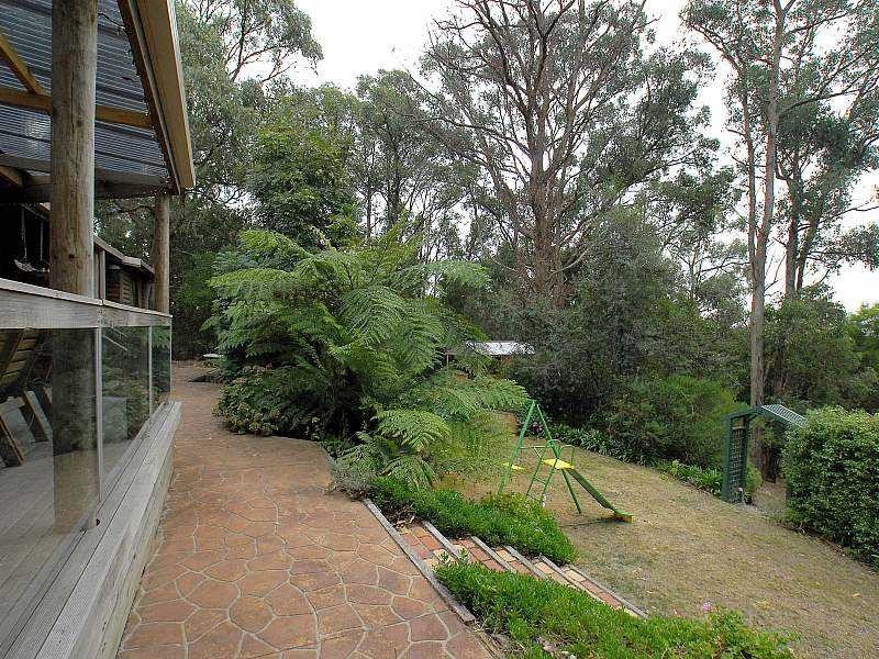 2 Colin Avenue, Cockatoo VIC 3781