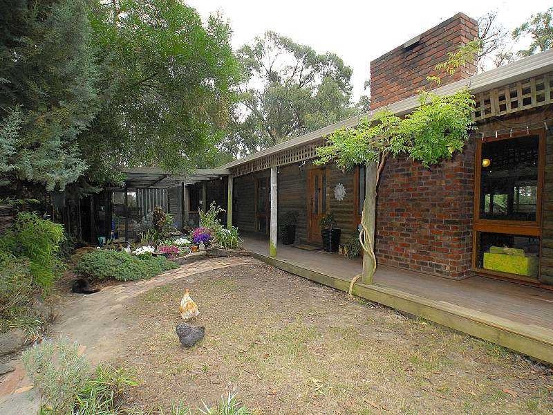 2 Colin Avenue, Cockatoo VIC 3781