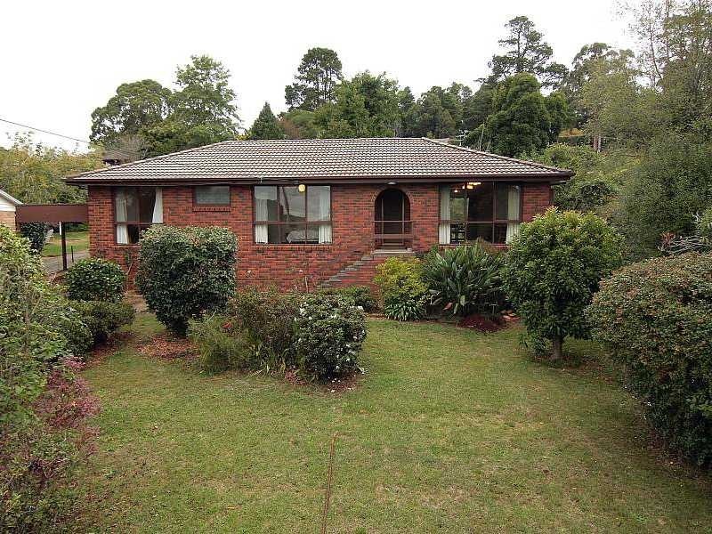 2 Paradise Grove, Emerald VIC 3782