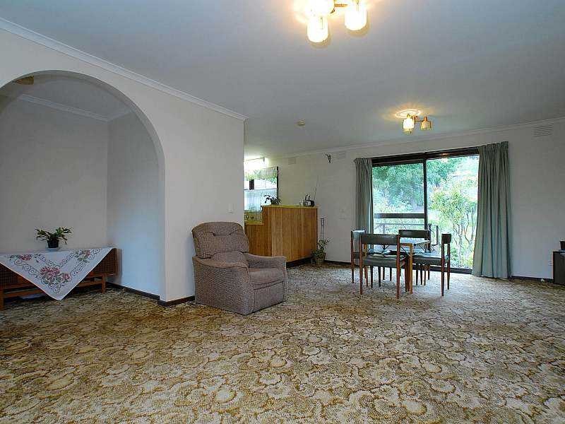 2 Paradise Grove, Emerald VIC 3782