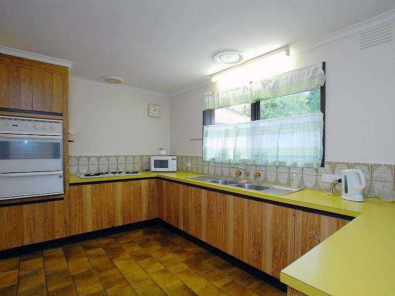 2 Paradise Grove, Emerald VIC 3782