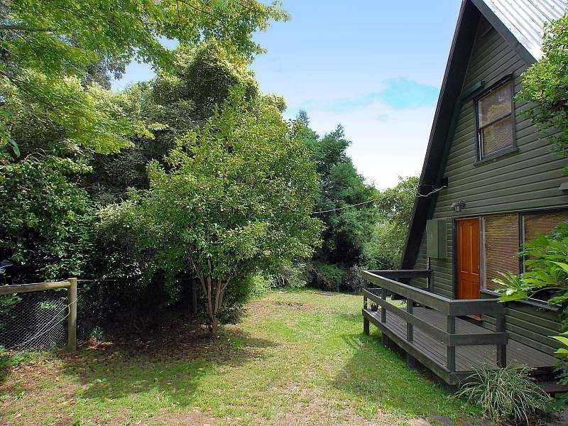 6 Charman Avenue, Emerald VIC 3782