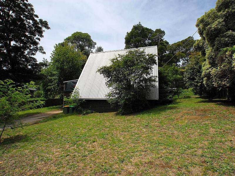 6 Charman Avenue, Emerald VIC 3782