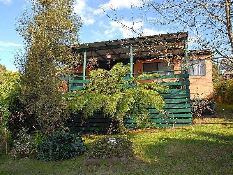 8 Paradise Grove, Emerald VIC 3782