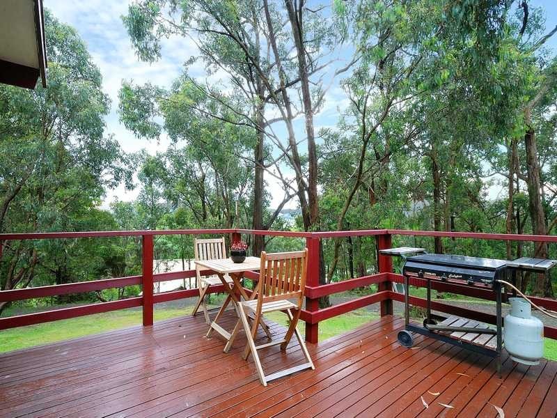 18 Belgrave Avenue, Cockatoo VIC 3781