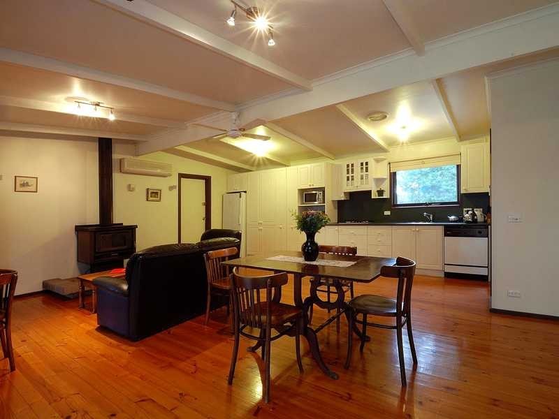 18 Belgrave Avenue, Cockatoo VIC 3781
