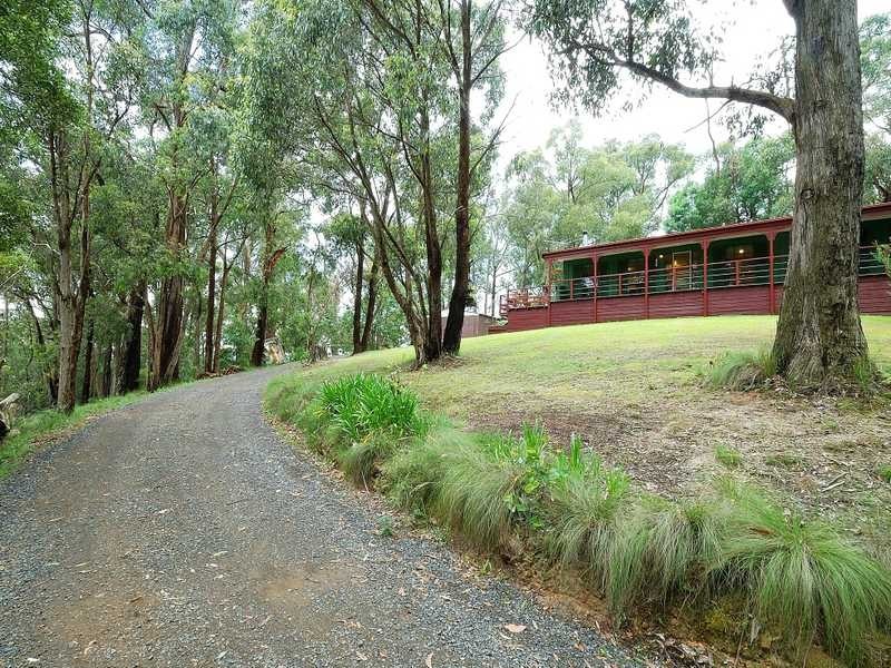 18 Belgrave Avenue, Cockatoo VIC 3781