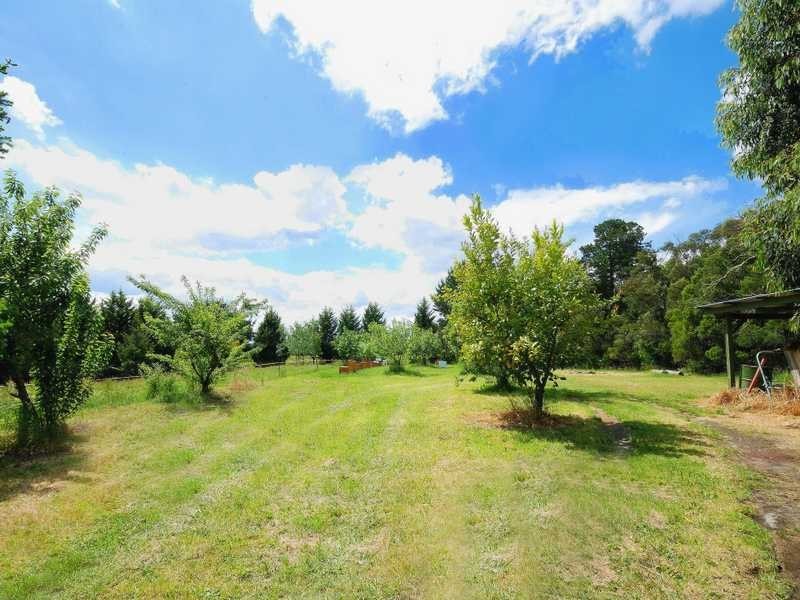 20 Blue Ridge Road, Dewhurst VIC 3808