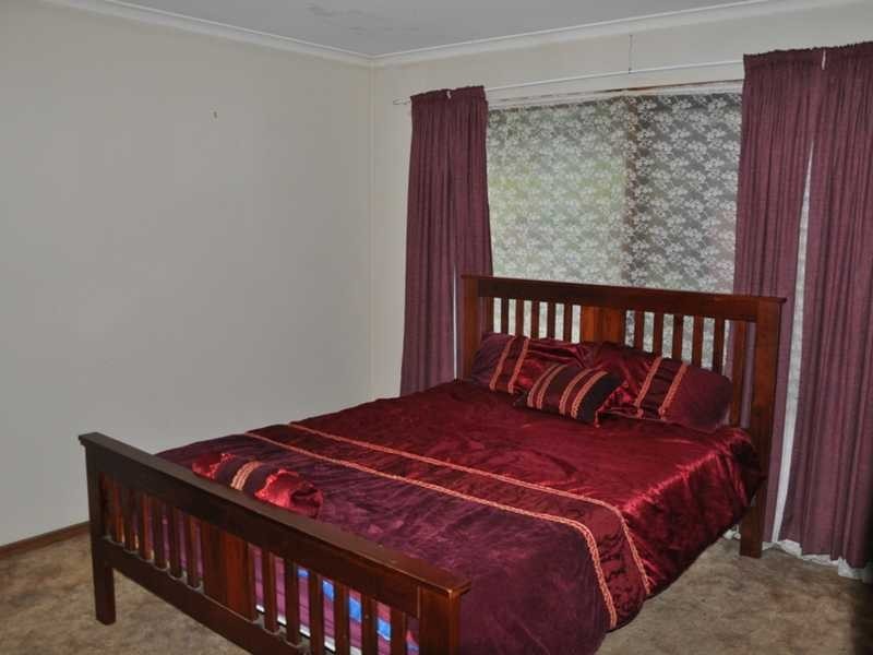 8 Edmunds Road, Cockatoo VIC 3781