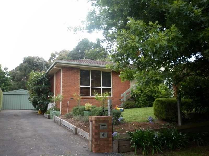 6 Christians Avenue, Avonsleigh VIC 3782