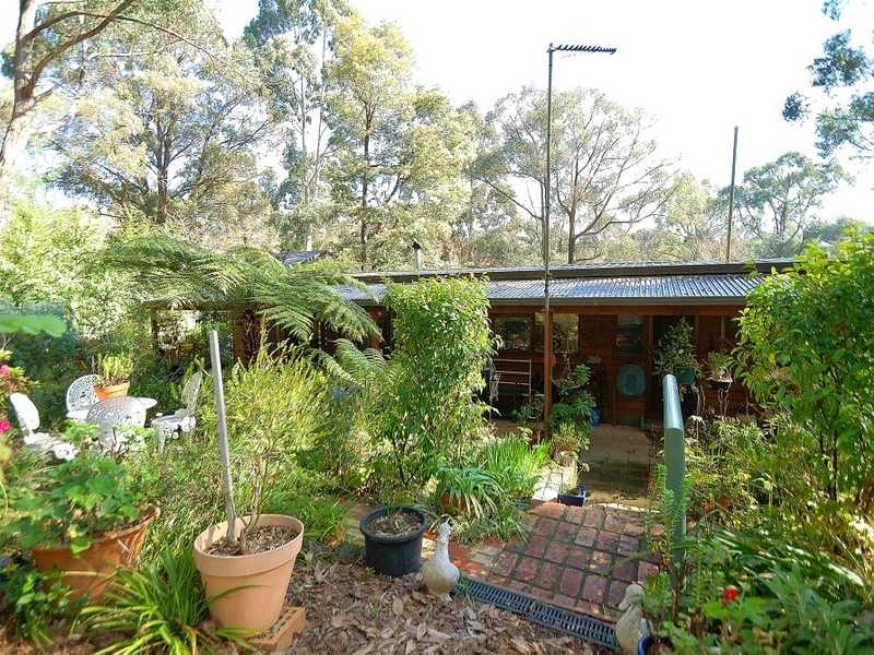 23 Lawsons Road, Emerald VIC 3782