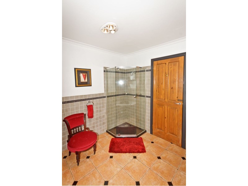 5 Glenvista Ave, Emerald VIC 3782