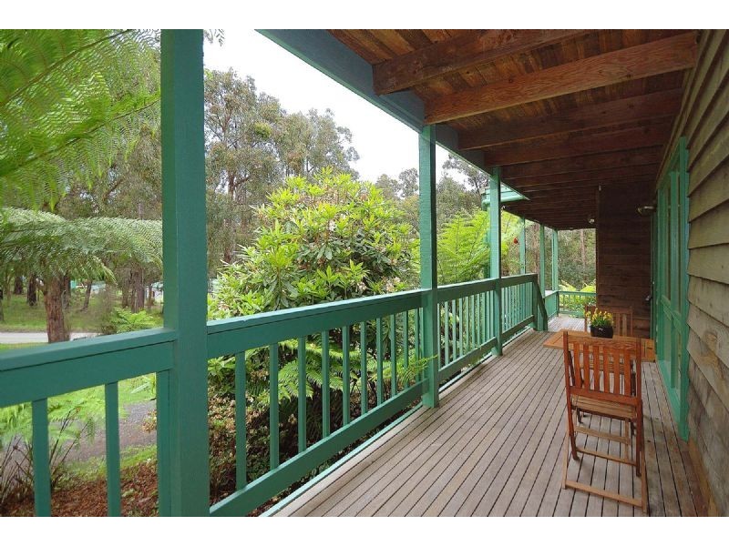 20 Belgrave Avenue, Cockatoo VIC 3781