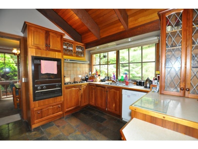 16 Church Crescent, Cockatoo VIC 3781