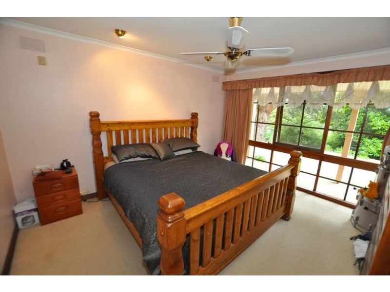 16 Church Crescent, Cockatoo VIC 3781