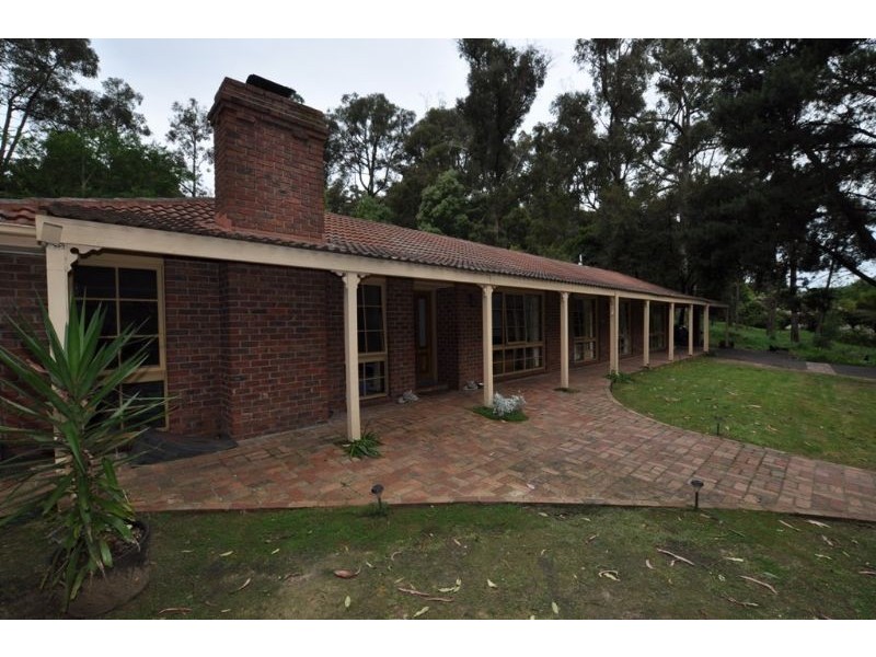 16 Church Crescent, Cockatoo VIC 3781