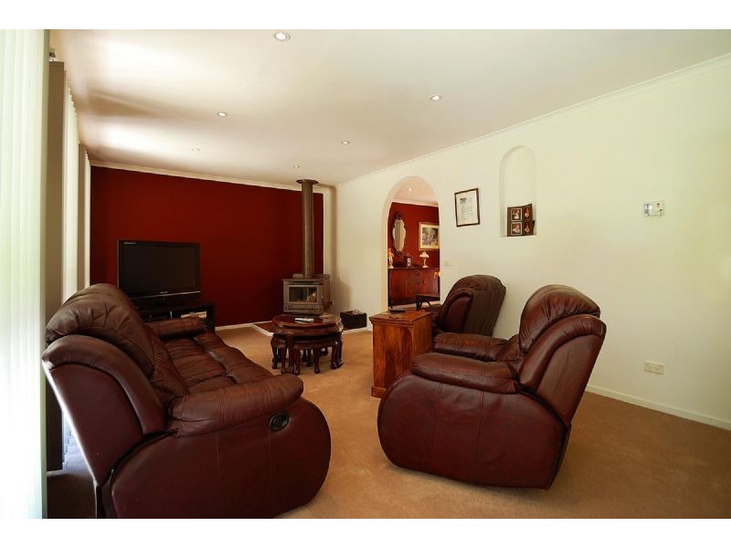 33 Steel Road, Emerald VIC 3782