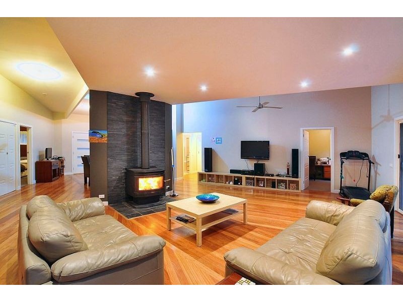 1 Rainy Hill Road, Cockatoo VIC 3781