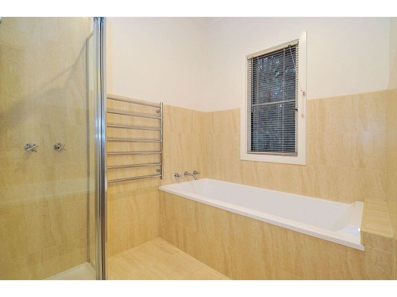 1 Rainy Hill Road, Cockatoo VIC 3781