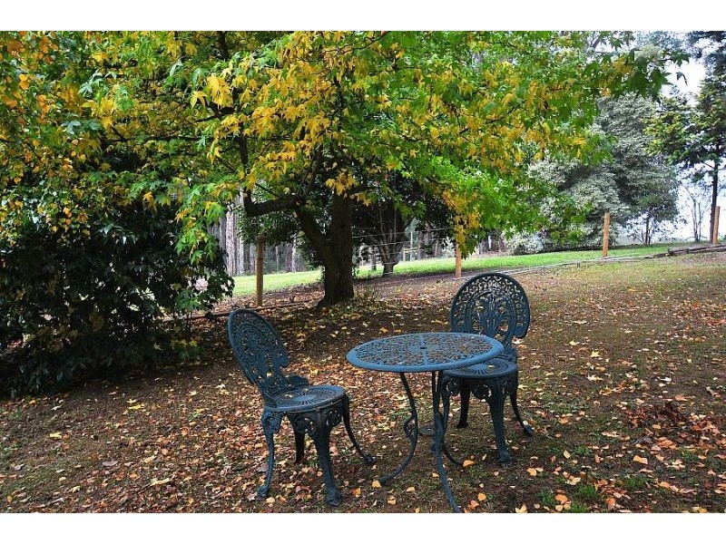 1 Rainy Hill Road, Cockatoo VIC 3781