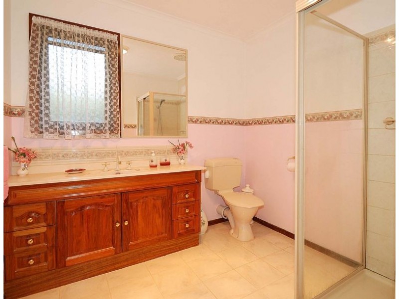 6 First Avenue, Cockatoo VIC 3781