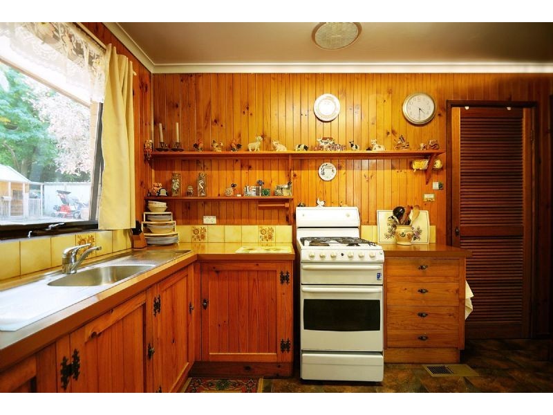 6 First Avenue, Cockatoo VIC 3781