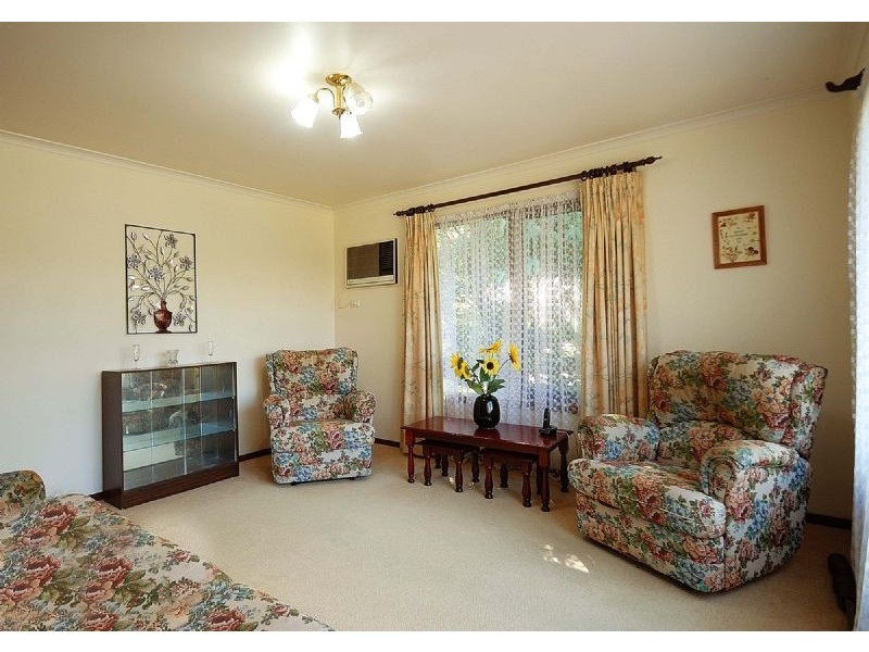 6 First Avenue, Cockatoo VIC 3781