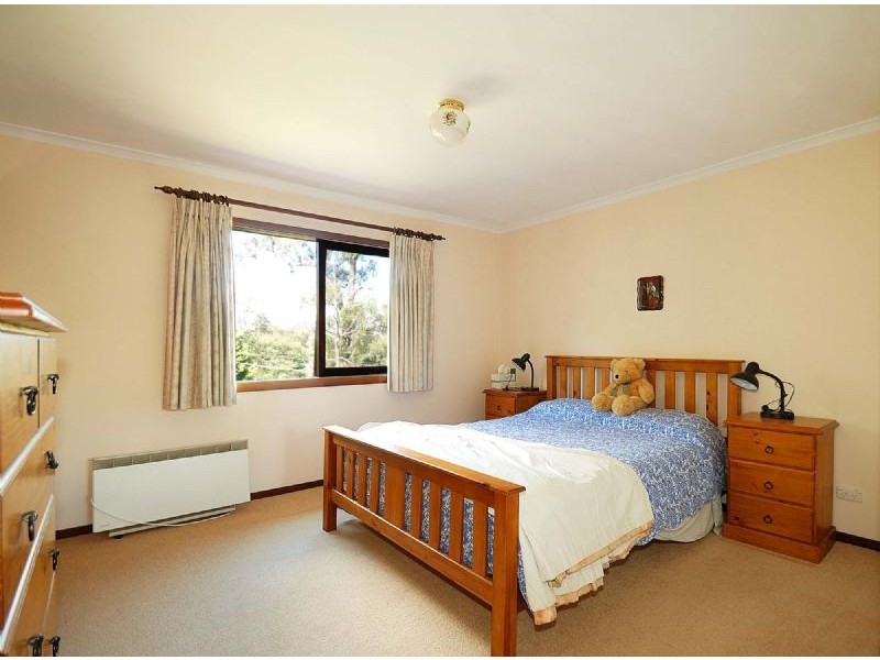 6 First Avenue, Cockatoo VIC 3781