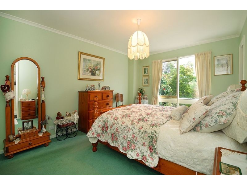 3 Paradise Grove, Emerald VIC 3782
