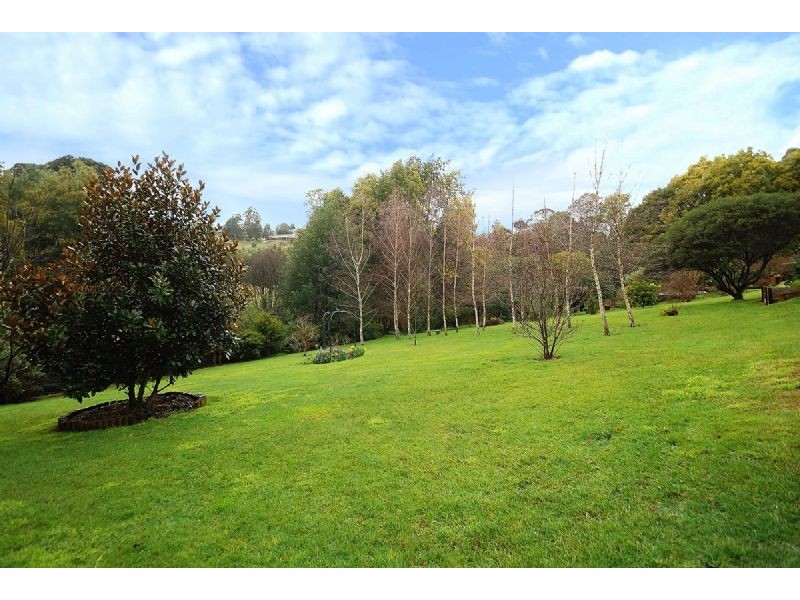 3 Paradise Grove, Emerald VIC 3782
