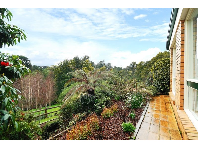 3 Paradise Grove, Emerald VIC 3782