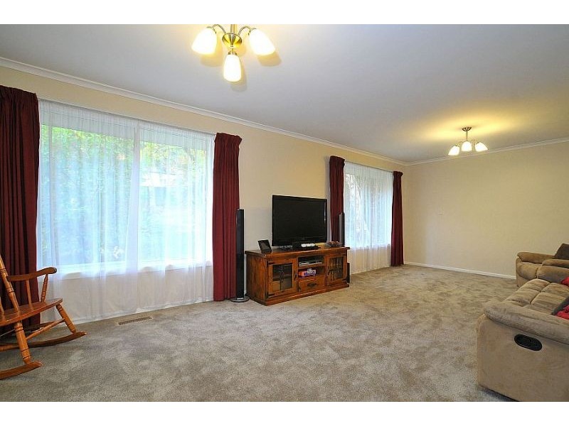 24 Memorial Avenue, Emerald VIC 3782