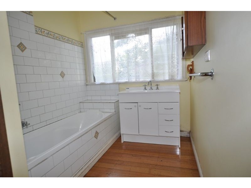 8 Kings Road, Emerald VIC 3782