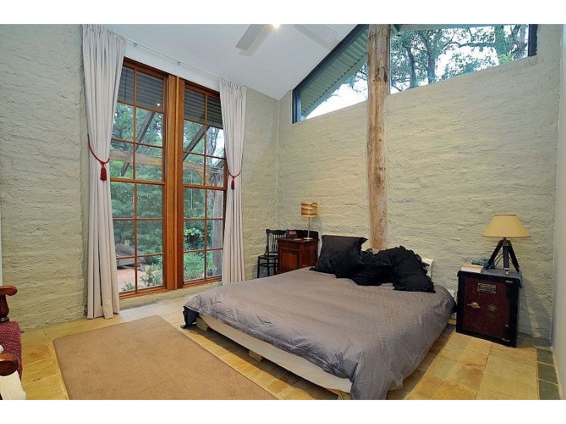 8 Ferngully Road, Cockatoo VIC 3781