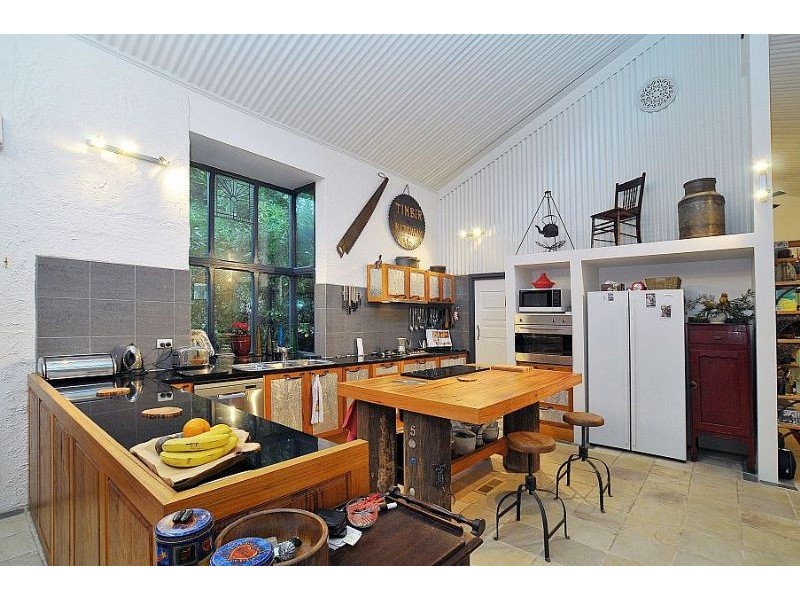 8 Ferngully Road, Cockatoo VIC 3781